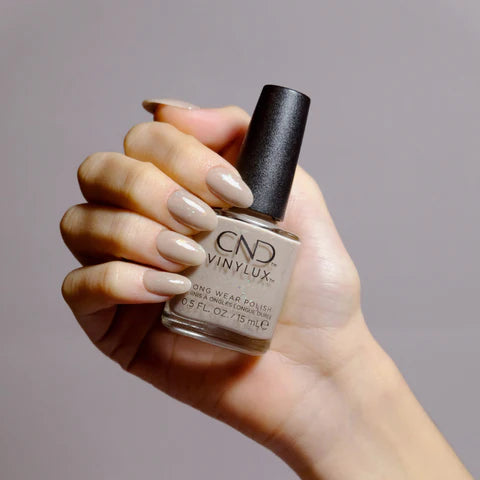 SHOULD I USE A BASE COAT WITH VINYLUX™?