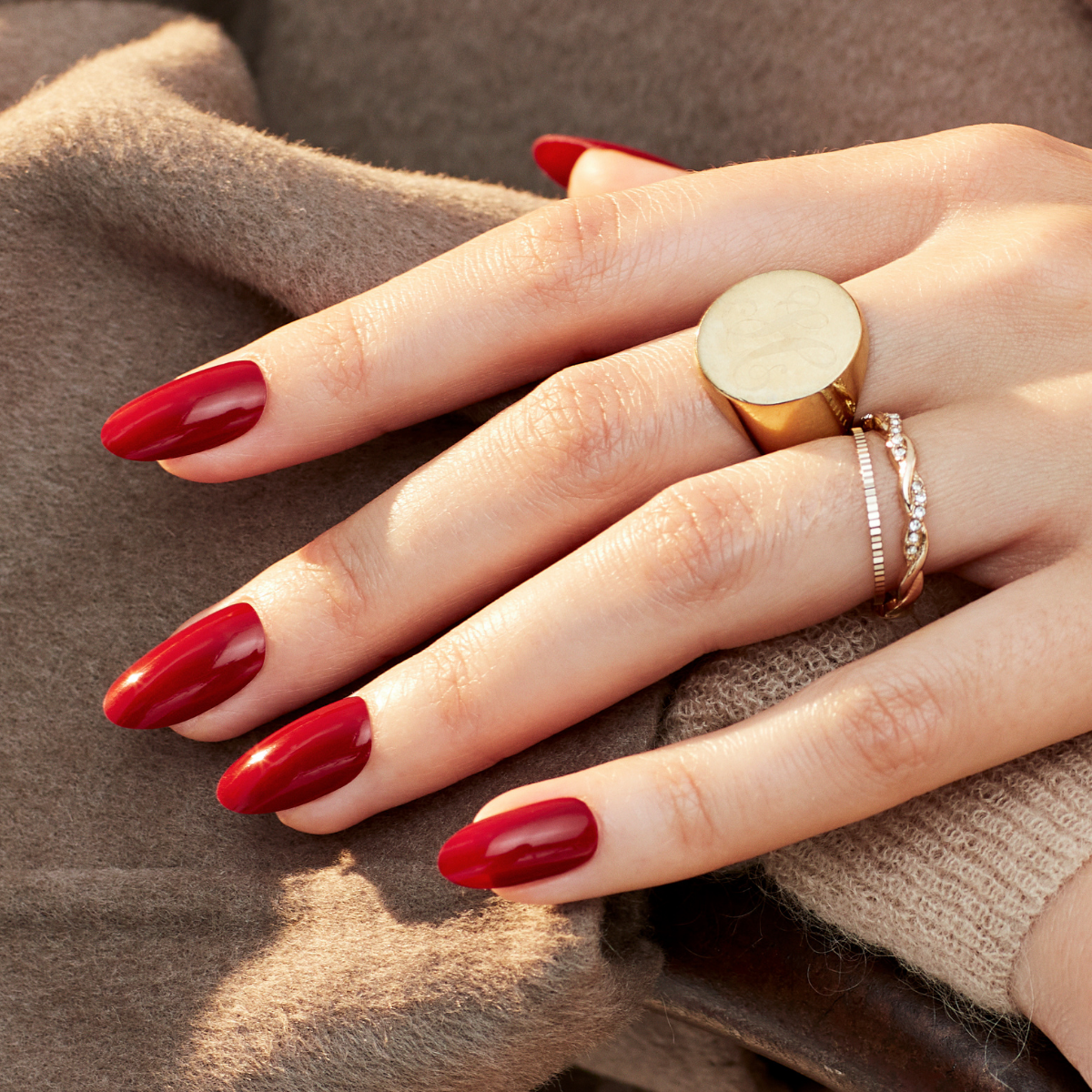 CND Vinylux Books & Beaujolais 
